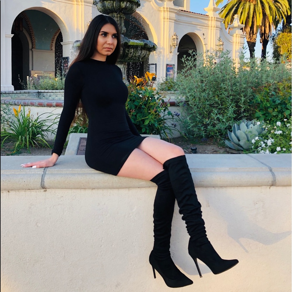 ‼️RESTOCK ‼️Black  knee high boots - Picture 2 of 3